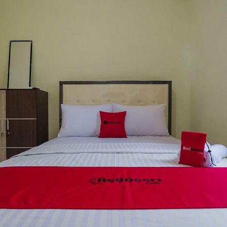 Hotel RedDoorz near Politeknik Negeri Medan Exterior foto