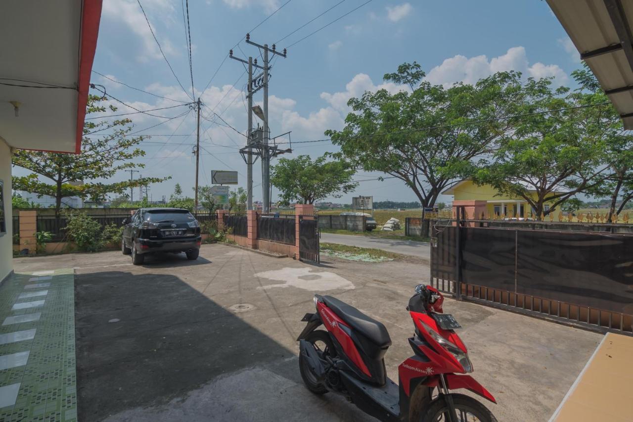 Hotel RedDoorz near Politeknik Negeri Medan Exterior foto
