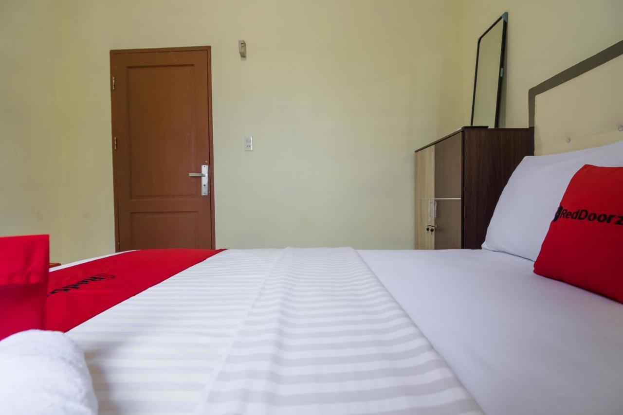 Hotel RedDoorz near Politeknik Negeri Medan Exterior foto
