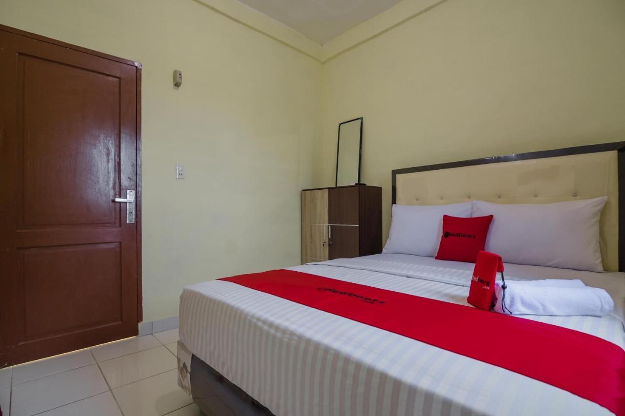 Hotel RedDoorz near Politeknik Negeri Medan Exterior foto