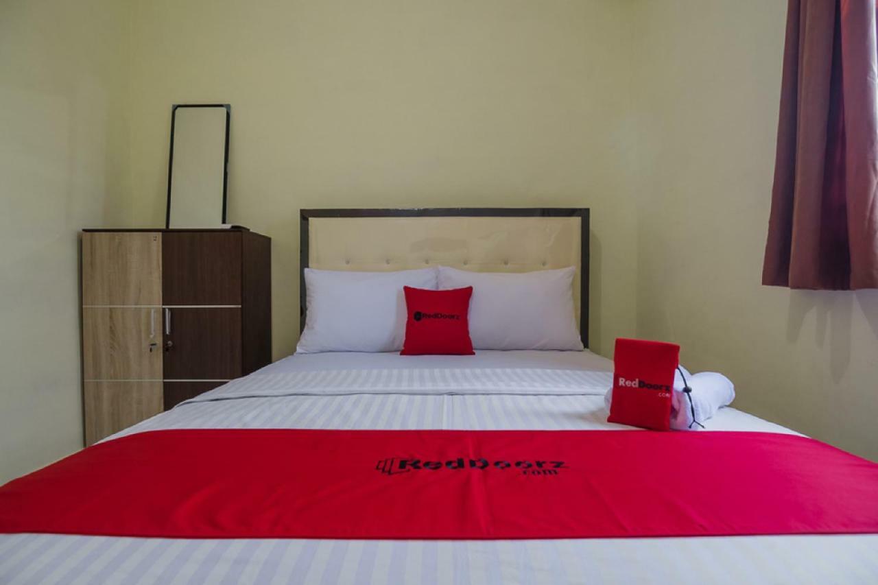 Hotel RedDoorz near Politeknik Negeri Medan Exterior foto