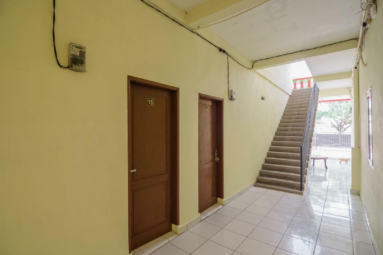 Hotel RedDoorz near Politeknik Negeri Medan Exterior foto