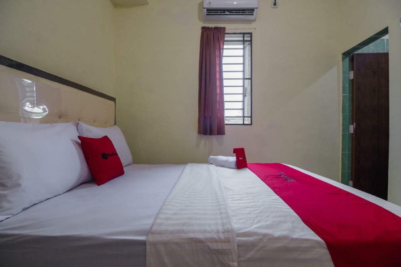 Hotel RedDoorz near Politeknik Negeri Medan Exterior foto