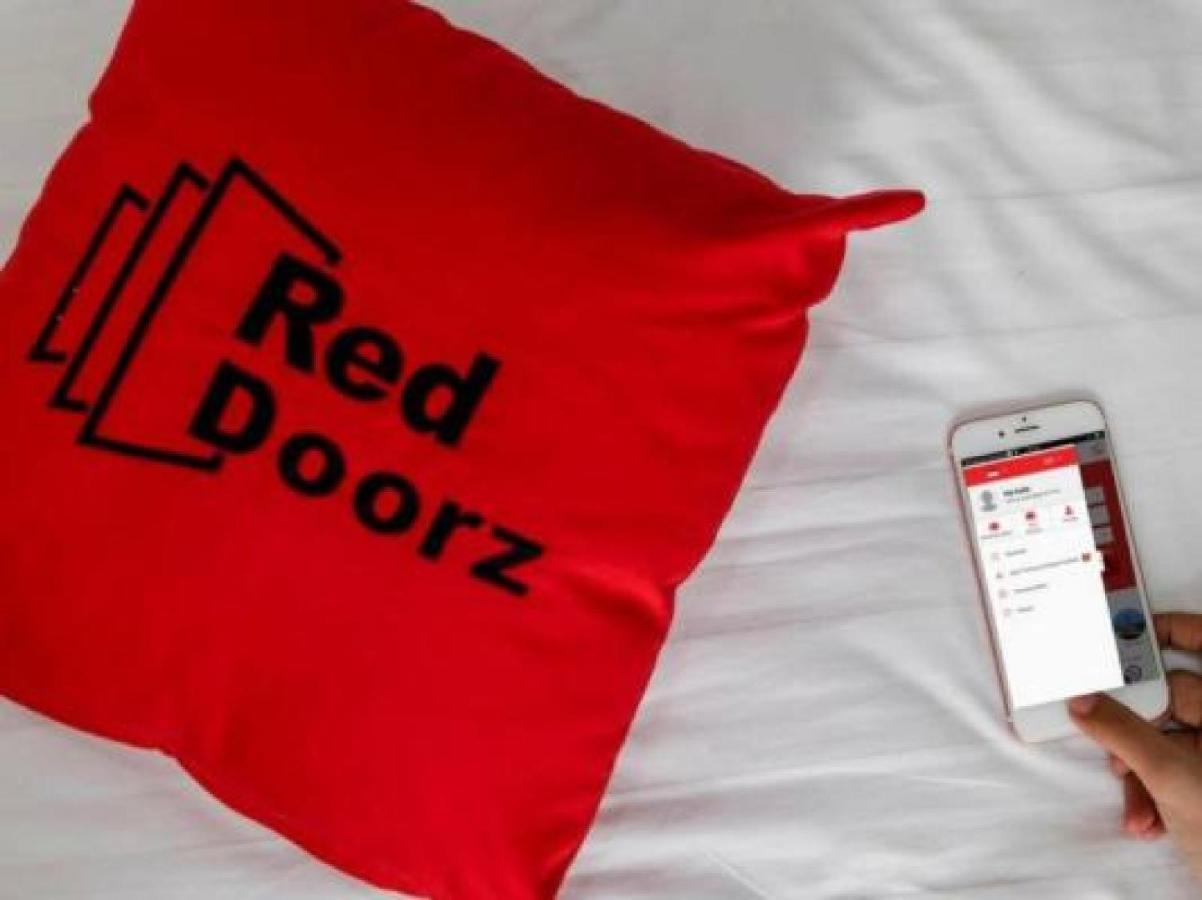 Hotel RedDoorz near Politeknik Negeri Medan Exterior foto